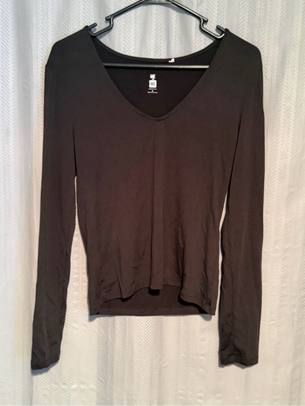 ME TO WE Essentials V-Neck Top